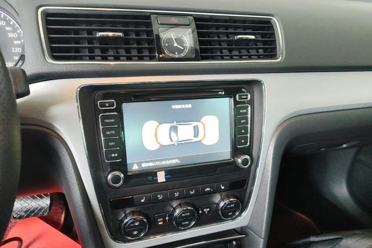 Used Volkswagen Passat 2014 1.8TSI DSG Prestige Edition Audio And AC Panel