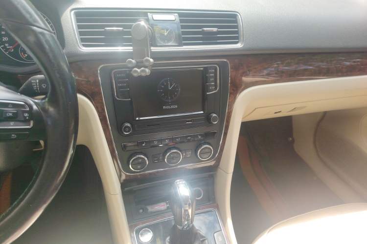 Used Volkswagen Passat 2014 1.8TSI DSG Prestige Edition Audio And AC Panel
