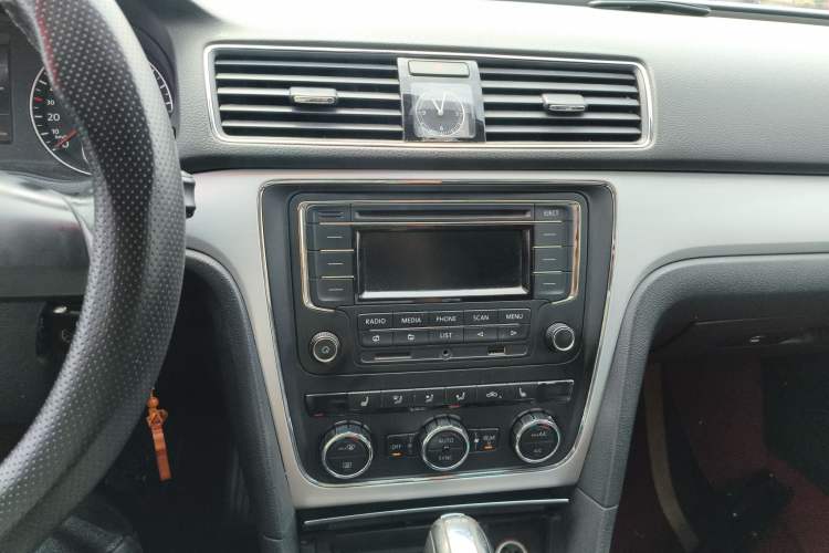 Used Volkswagen Passat 2014 1.8TSI DSG Prestige Edition Audio And AC Panel
