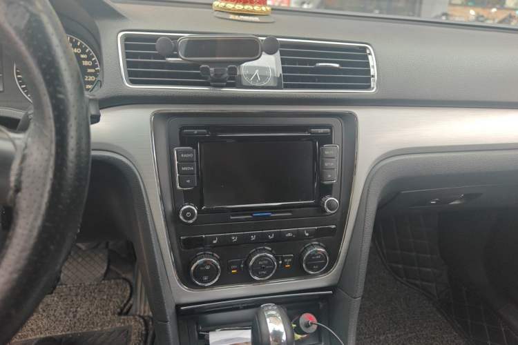 Used Volkswagen Passat 2014 1.4TSI DSG Prestige Edition Audio And AC Panel