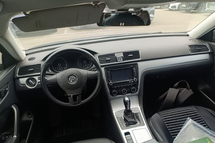 Used Volkswagen Passat 2014 1.8TSI DSG Prestige Edition Center Console