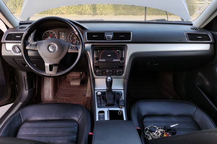 Used Volkswagen Passat 2014 1.8TSI DSG Prestige Navigation Edition Center Console