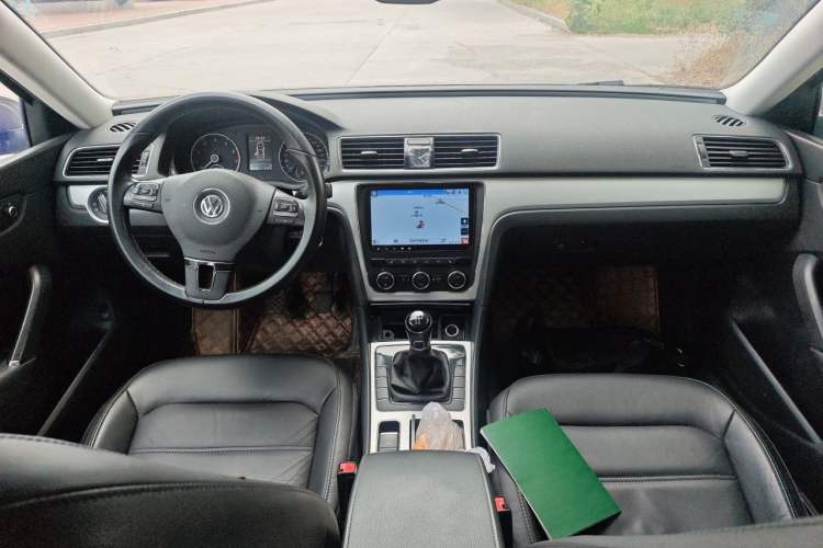 Used Volkswagen Passat 2014 1.4TSI Manual Prestige Edition Center Console