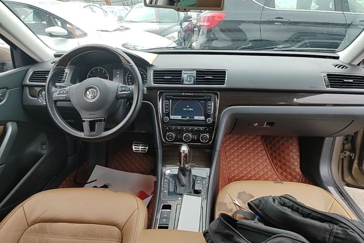 Used Volkswagen Passat 2014 2.0 TSI DSG Ultimate Edition Center Console