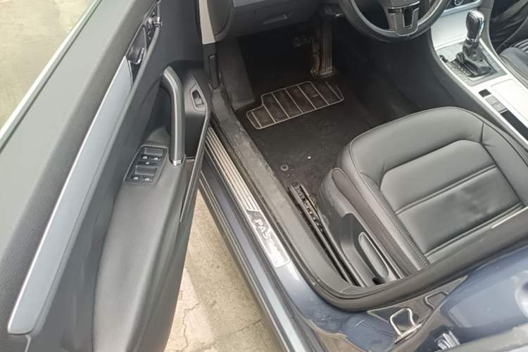 Used Volkswagen Passat 2014 1.8TSI DSG Prestige Edition Driver Seat