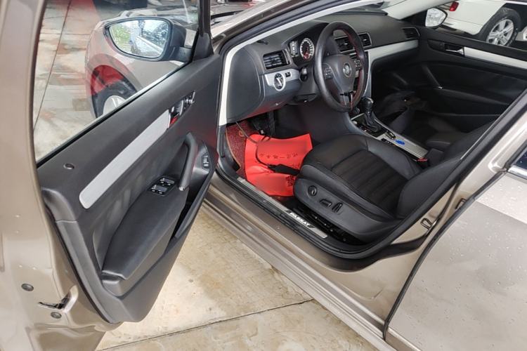 Used Volkswagen Passat 2014 1.8TSI DSG Prestige Edition Driver Seat