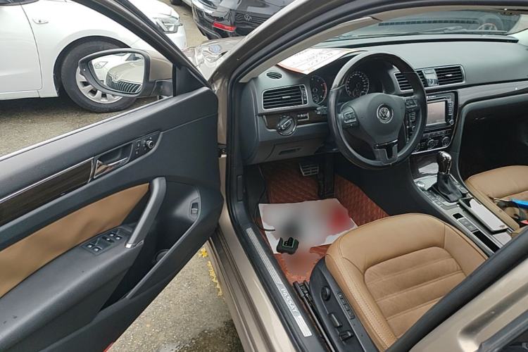 Used Volkswagen Passat 2014 2.0 TSI DSG Ultimate Edition Driver Seat
