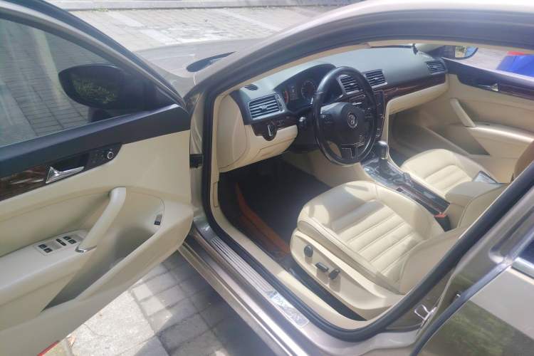 Used Volkswagen Passat 2014 1.8TSI DSG Prestige Edition Driver Seat