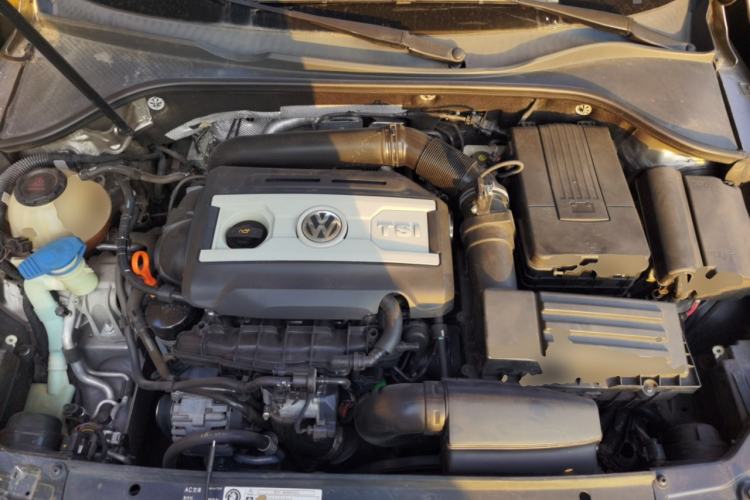 Used Volkswagen Passat 2014 1.8TSI DSG Prestige Edition Engine Bay