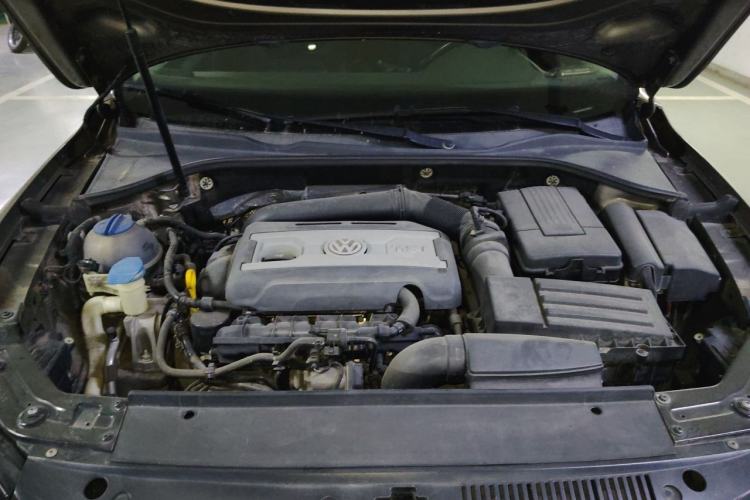 Used Volkswagen Passat 2014 1.8TSI DSG Prestige Navigation Edition Engine Bay