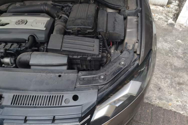 Used Volkswagen Passat 2014 1.8TSI DSG Prestige Edition Engine Bay Left