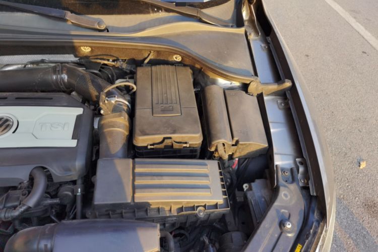 Used Volkswagen Passat 2014 1.8TSI DSG Prestige Edition Engine Bay Left
