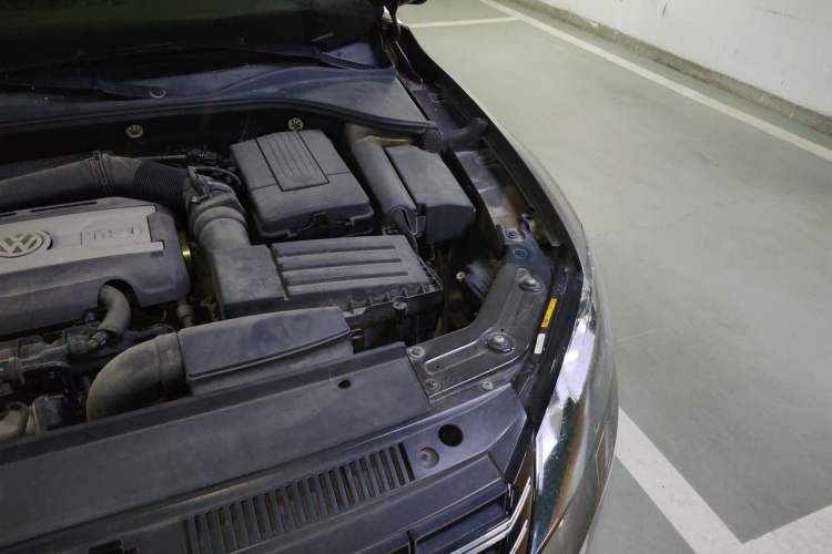 Used Volkswagen Passat 2014 1.8TSI DSG Prestige Navigation Edition Engine Bay Left