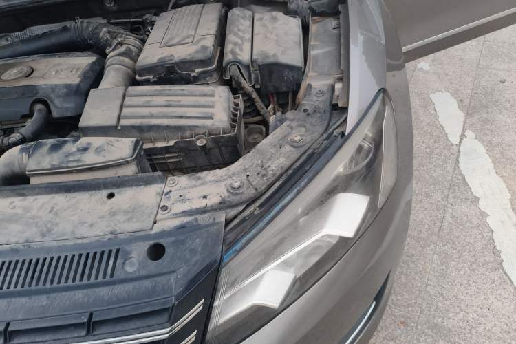 Used Volkswagen Passat 2014 1.8TSI DSG Prestige Edition Engine Bay Left