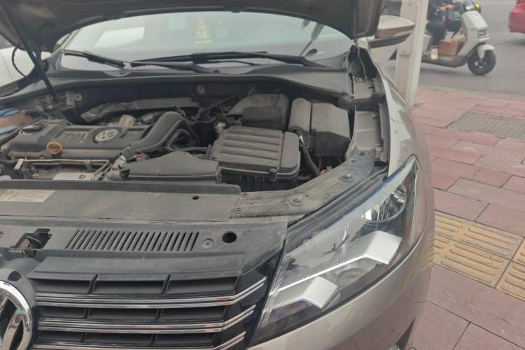 Used Volkswagen Passat 2014 1.4TSI DSG Prestige Edition Engine Bay Left