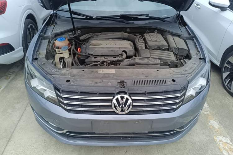 Used Volkswagen Passat 2014 1.8TSI DSG Prestige Edition Engine Bay