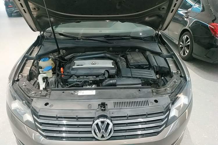 Used Volkswagen Passat 2014 1.8TSI DSG Prestige Edition Engine Bay