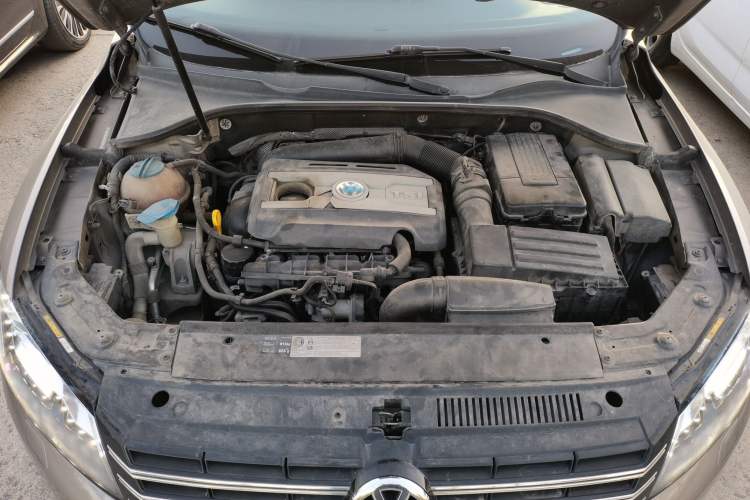 Used Volkswagen Passat 2014 1.8TSI DSG Prestige Navigation Edition Engine Bay