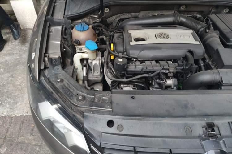 Used Volkswagen Passat 2014 1.8TSI DSG Prestige Edition Engine Bay Right