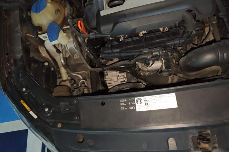 Used Volkswagen Passat 2014 1.8TSI DSG Prestige Edition Engine Bay Right