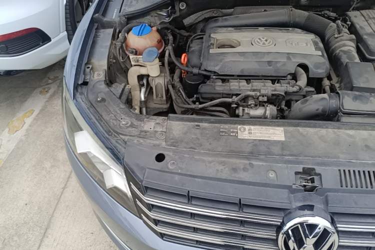 Used Volkswagen Passat 2014 1.8TSI DSG Prestige Edition Engine Bay Right