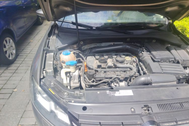Used Volkswagen Passat 2014 1.8TSI DSG Prestige Edition Engine Bay Right