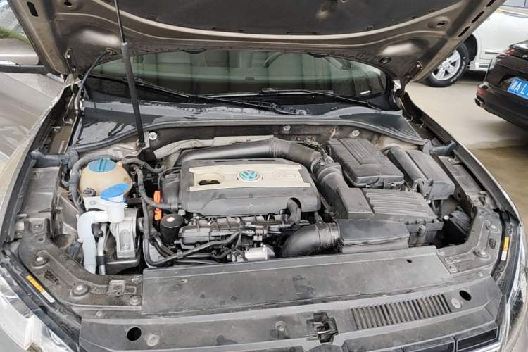 Used Volkswagen Passat 2014 1.8TSI DSG Prestige Edition Engine Bay