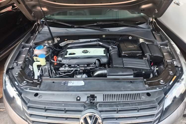 Used Volkswagen Passat 2014 1.8TSI DSG Prestige Edition Engine Bay