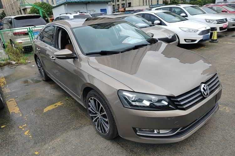 Used Volkswagen Passat 2014 2.0 TSI DSG Ultimate Edition Front Right 45 Deg