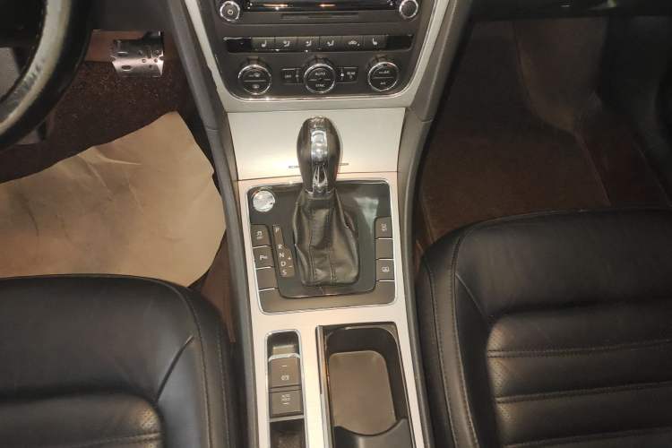 Used Volkswagen Passat 2014 1.8TSI DSG Prestige Edition Gear Lever