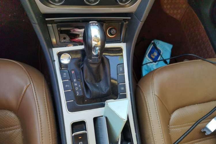 Used Volkswagen Passat 2014 1.8TSI DSG Prestige Edition Gear Lever