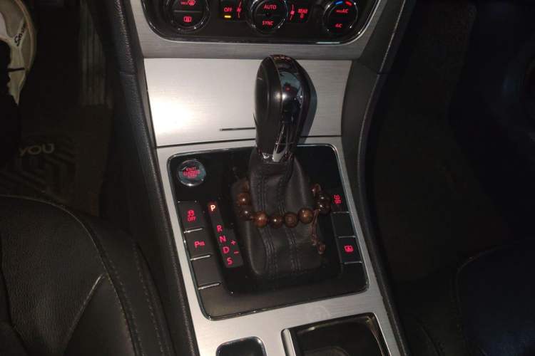 Used Volkswagen Passat 2014 1.8TSI DSG Prestige Navigation Edition Gear Lever