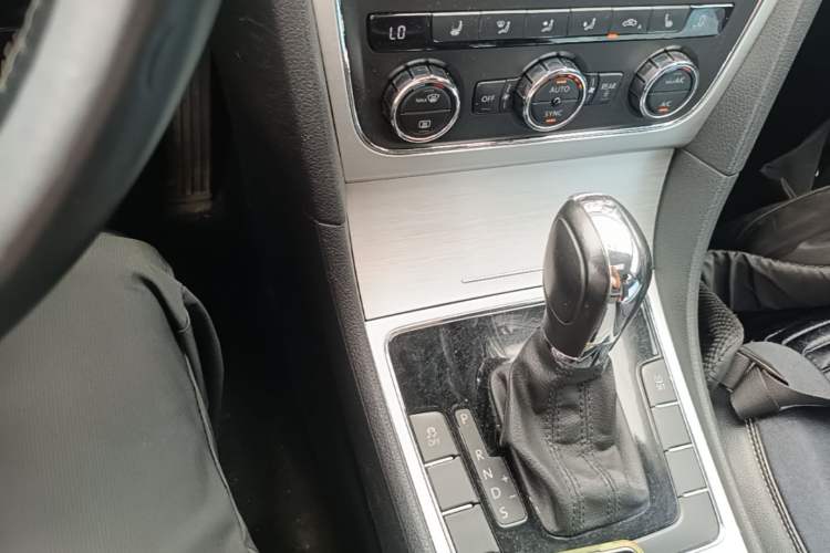 Used Volkswagen Passat 2014 1.8TSI DSG Prestige Edition Gear Lever