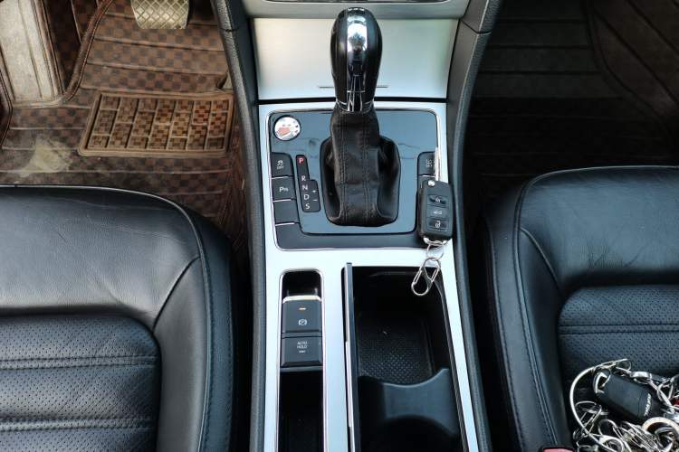 Used Volkswagen Passat 2014 1.8TSI DSG Prestige Navigation Edition Gear Lever