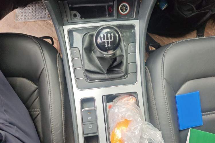 Used Volkswagen Passat 2014 1.4TSI Manual Prestige Edition Gear Lever