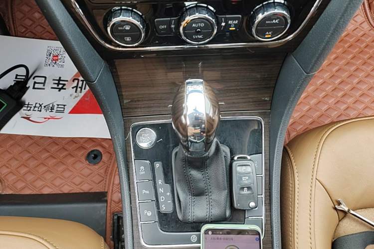 Used Volkswagen Passat 2014 2.0 TSI DSG Ultimate Edition Gear Lever