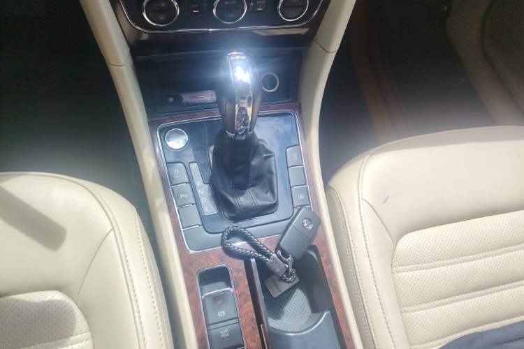 Used Volkswagen Passat 2014 1.8TSI DSG Prestige Edition Gear Lever