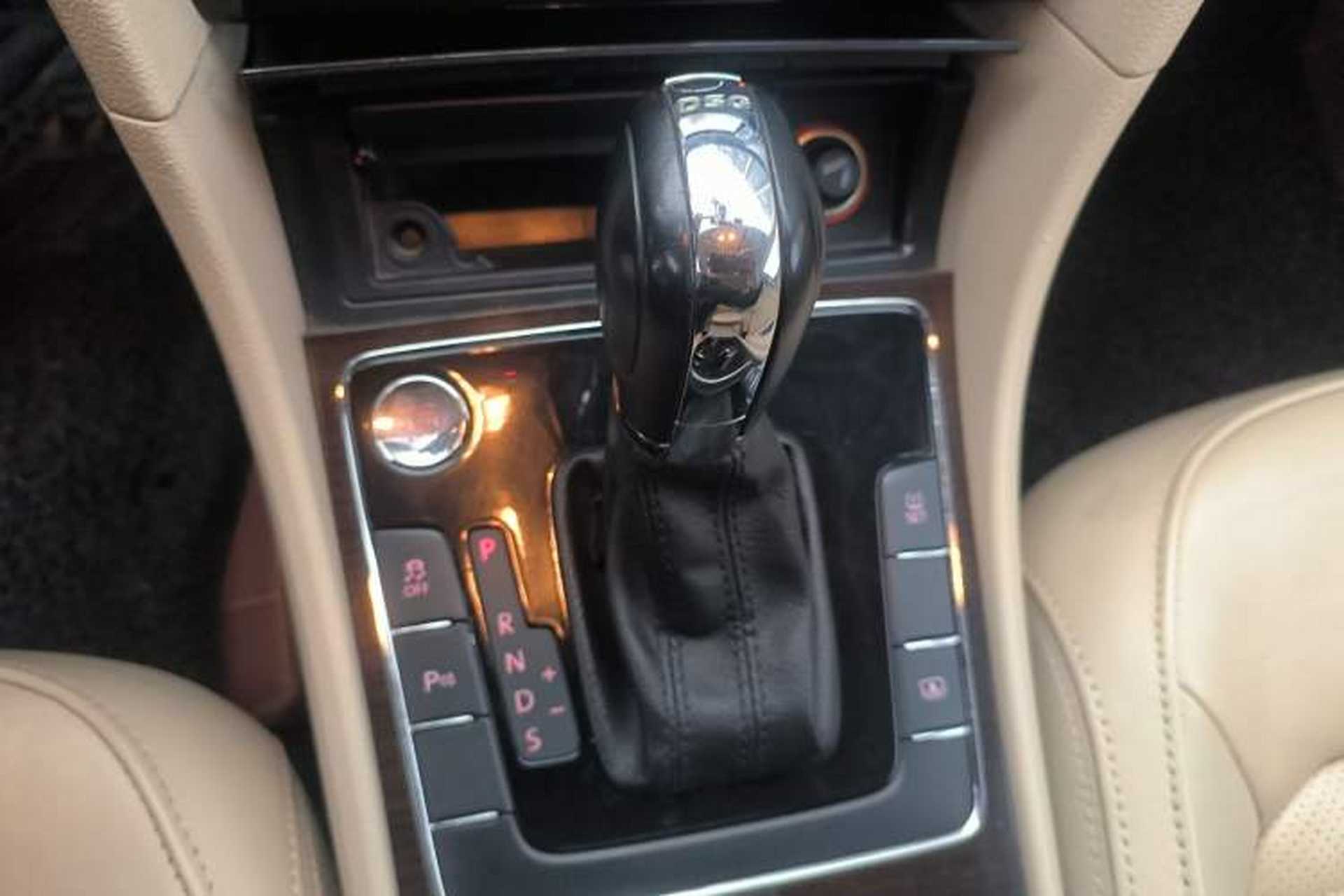Used Volkswagen Passat 2014 2.0 TSI DSG Prestige Navigation Edition Gear Lever