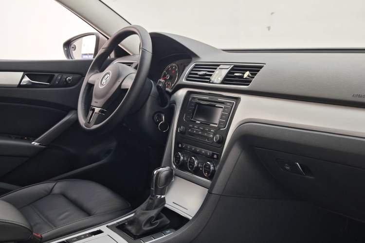 Used Volkswagen Passat 2014 1.8TSI DSG Prestige Edition Interior 6