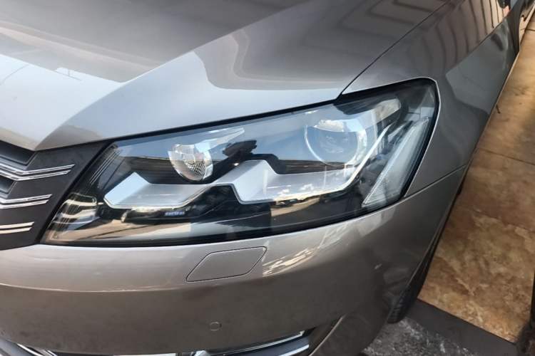 Used Volkswagen Passat 2014 1.8TSI DSG Prestige Edition Left Front Headlight