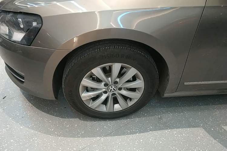 Used Volkswagen Passat 2014 1.8TSI DSG Prestige Edition Left Front Wheel Hub
