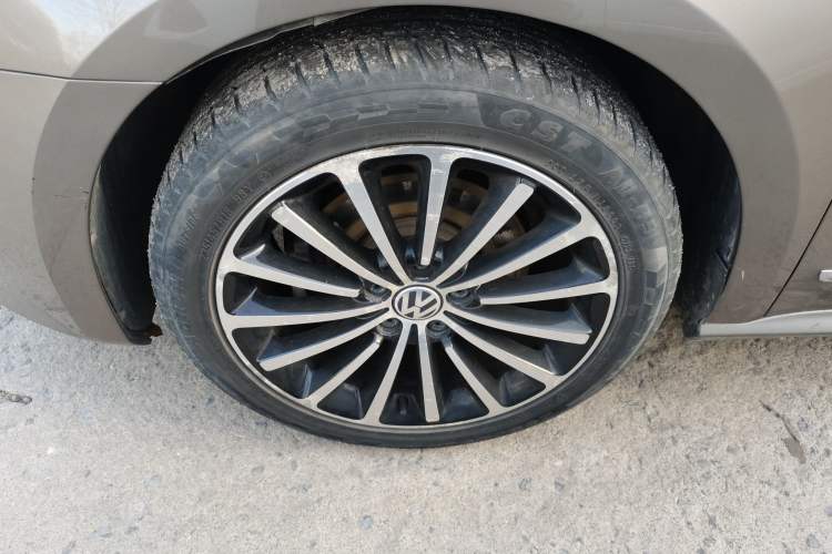 Used Volkswagen Passat 2014 1.8TSI DSG Prestige Navigation Edition Left Front Wheel Hub