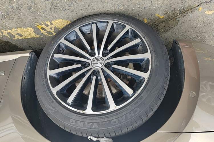 Used Volkswagen Passat 2014 2.0 TSI DSG Ultimate Edition Left Front Wheel Hub