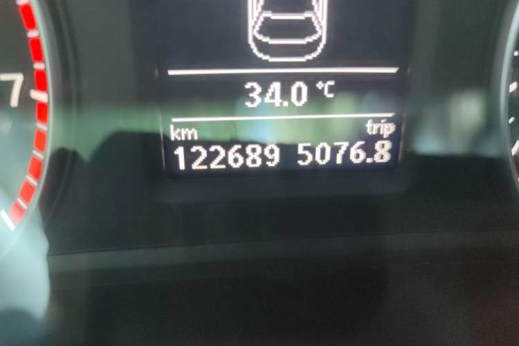 Used Volkswagen Passat 2014 1.8TSI DSG Prestige Edition Odometer Close Up