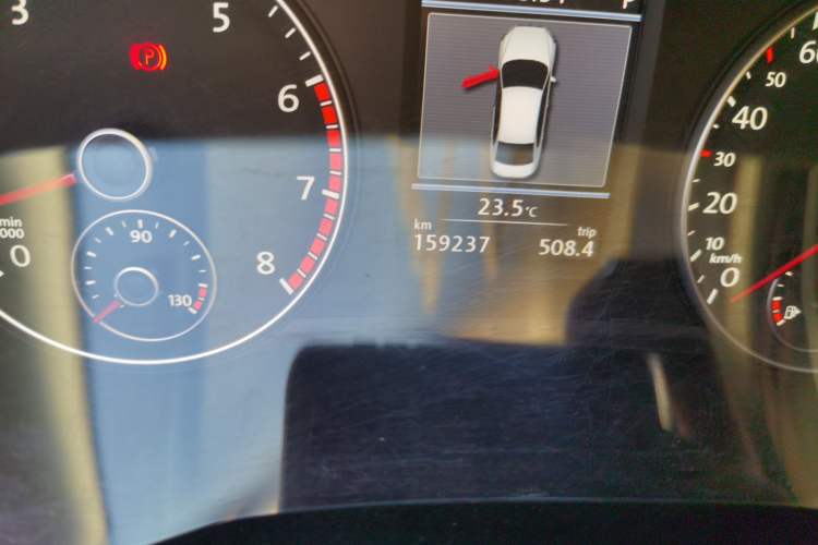 Used Volkswagen Passat 2014 1.8TSI DSG Prestige Edition Odometer Close Up