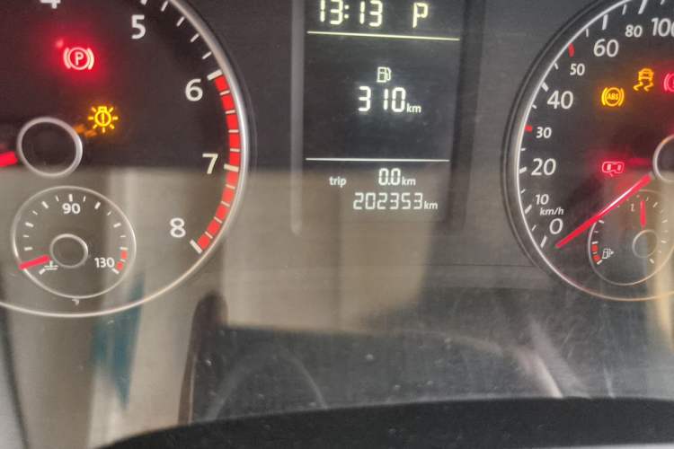 Used Volkswagen Passat 2014 1.8TSI DSG Prestige Edition Odometer Close Up
