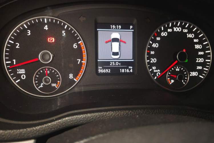 Used Volkswagen Passat 2014 1.8TSI DSG Prestige Navigation Edition Odometer Close Up