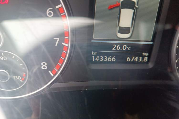 Used Volkswagen Passat 2014 1.8TSI DSG Prestige Edition Odometer Close Up