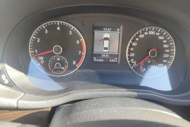 Used Volkswagen Passat 2014 1.8TSI DSG Prestige Edition Odometer Close Up
