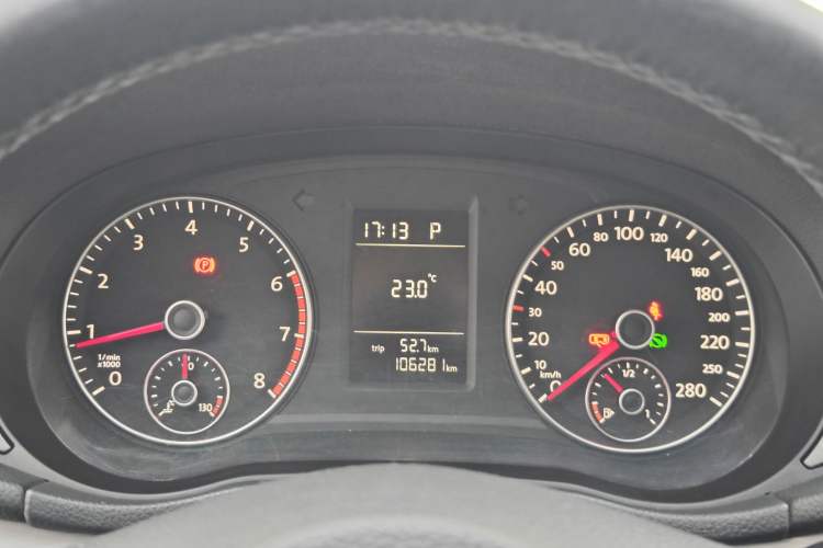 Used Volkswagen Passat 2014 1.8TSI DSG Prestige Edition Odometer Close Up